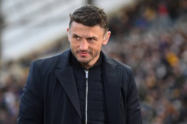 Leeds Gergedan, Huddersfield Devlerine Karşı