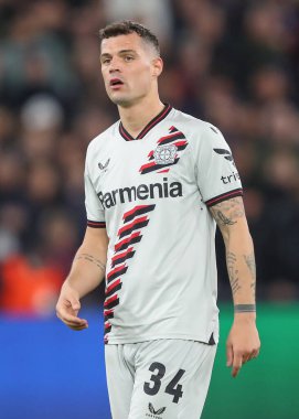 Bayer Leverkusen 'den Granit Xhaka, UEFA Avrupa Ligi çeyrek final maçında West Ham United, Bayer 04 Leverkusen' e karşı Londra Stadyumu, Londra, İngiltere, 18 Nisan 202
