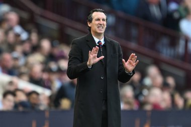 Aston Villa 'nın Unai Emery Menajeri Premier Lig maçında takımına talimat verir. Aston Villa, Bournemouth' a karşı Villa Park, Birmingham, İngiltere, 21 Nisan 202
