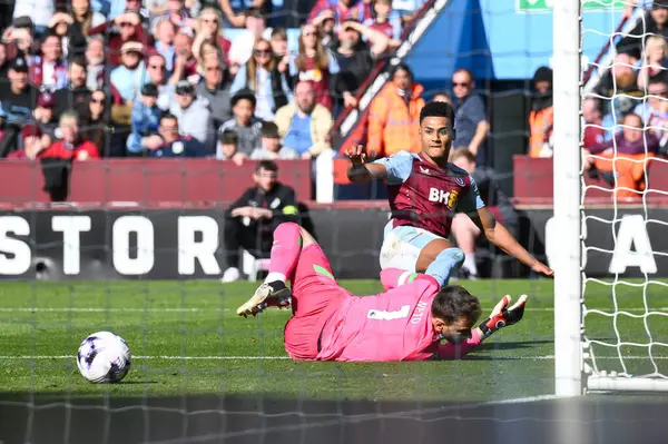 Aston Villa 'dan Ollie Watkins Premier Lig maçında 3-1 öne geçiyor. Aston Villa, Bournemouth' a karşı Villa Park, Birmingham, İngiltere, 21 Nisan 202