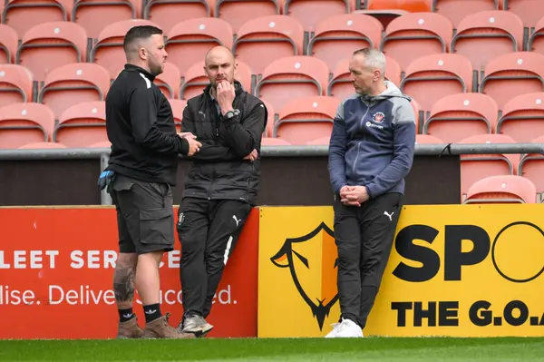 Neil Critchley, Blackpool 'un teknik direktörü 20 Nisan 202' de Bloomfield Road, Blackpool 'da Blackpool' a karşı oynanan 1.