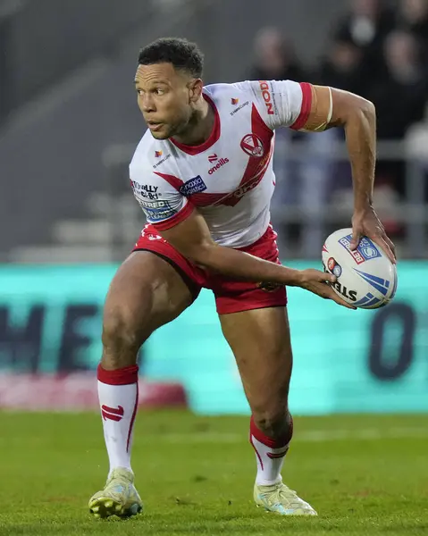 Moses Mbye Helens Passes Ball Betfred Super League Match Helens — Stock Photo, Image