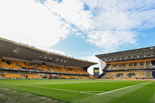 Molineux, Molineux, İngiltere 'de 20 Nisan 202' de oynanan Premier League karşılaşması öncesinde Wolverhampton Wanderers, Arsenal 'e karşı