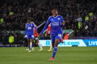 Leicester City 'den Abdul Fatawu, 23 Nisan 202' de King Power Stadyumu 'nda Leicester City ile Southampton arasındaki Sky Bet Şampiyonası maçında 1-0' lık galibiyetini kutluyor.