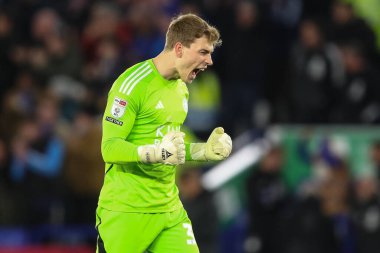 Leicester City 'den Mads Hermansen, Leicester City' den Wilfred Ndidi 'nin, Leicester City' nin 23 Nisan 202 'de King Power Stadyumu' ndaki Leicester City ile Southampton arasındaki maçında 2-0 'lık galibiyet golünü kutluyor.