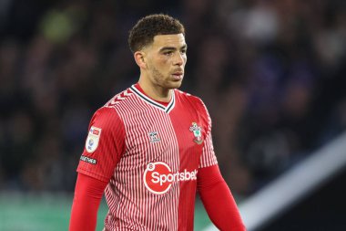 Southampton 'dan Che Adams, Gök İddia Şampiyonası maçında Leicester City, Southampton' a karşı King Power Stadyumu, Leicester, Birleşik Krallık, 23 Nisan 202 'de seyrediyor.