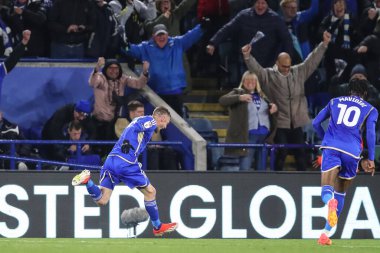 Leicester City 'den Jamie Vardy, 23 Nisan 202' de King Power Stadyumu 'nda Leicester City ile Southampton arasındaki Sky Bet Şampiyonası maçında 4-0' lık galibiyetini kutluyor.