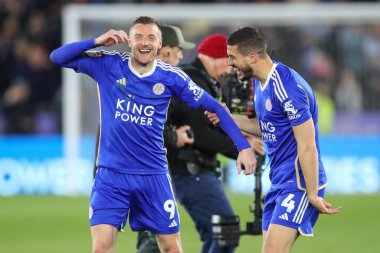 Leicester City 'den Jamie Vardy ve Leicester City' den Conor Coady, 21 Nisan 202 'de King Power Stadyumu' nda Leicester City ile Southampton arasındaki Sky Bet Şampiyonası maçında 5-0 'lık galibiyetlerini kutluyorlar.