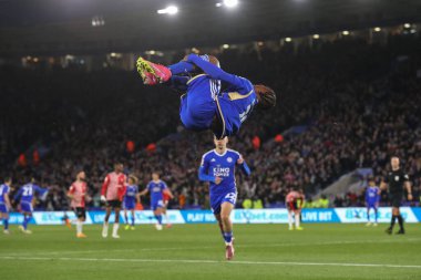 Leicester City 'den Abdul Fatawu, 23 Nisan 202' de King Power Stadyumu 'nda Leicester City ile Southampton arasındaki Sky Bet Şampiyonası maçında 1-0' lık galibiyetini kutluyor.