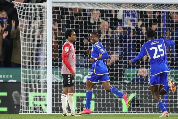 Abdul Fatawu Leicester City Își Sărbătorește Golul Ajunge Timpul Meciului — Fotografie, imagine de stoc
