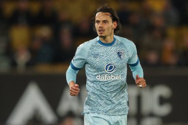 24 Nisan 2024 'te İngiltere' nin Wolverhampton, Wolverhampton 'da oynanan Premier League maçı sırasında Bournemouth' un rakibi Wolverhampton Wanderers, Bournemouth 'a karşı.