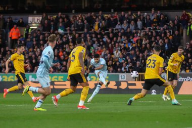 Bournemouth 'dan Dominic Solanke, 24 Nisan 202' de Molineux, Wolverhampton, Birleşik Krallık 'ta oynanan Premier League maçında Wolverhampton Wanderers - Bournemouth maçında gol attı.