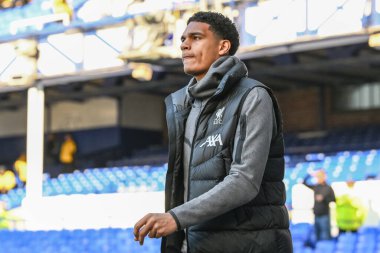 Liverpool 'dan Jarell Quansah, 24 Nisan 202' de İngiltere 'nin Liverpool şehrindeki Goodison Park' ta oynanan Everton-Liverpool Premier Lig maçı sırasında geldi.