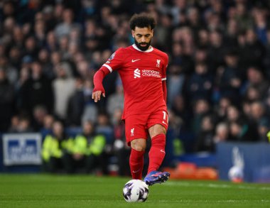 Liverpool 'dan Muhammed Salah Premier Lig maçında topla birlikte Goodison Park, Liverpool' da Everton 'a karşı, 24 Nisan 202