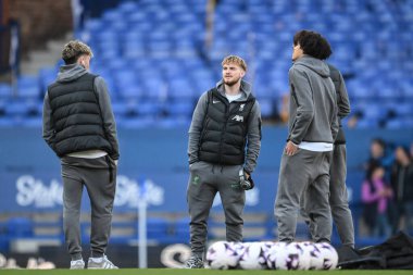 Liverpool 'dan Harvey Elliott, 24 Nisan 202' de Goodison Park, Liverpool 'da oynanan Everton - Liverpool Premier League maçı sırasında sahaya çıktı.