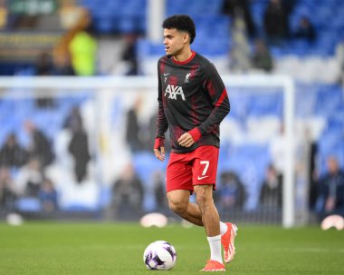 Liverpool 'dan Luis Daz Premier Lig maçı sırasında İngiltere' nin Liverpool kenti Goodison Park 'ta Everton-Liverpool maçında ısınma turunda 24 Nisan 2024