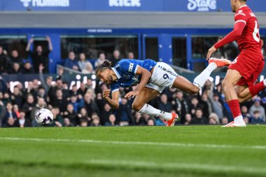 Everton 'dan Dominic Calvert-Lewin, 24 Nisan 202' de İngiltere 'nin Liverpool kentinde oynanan Premier League maçında Everton' a karşı Liverpool maçında aldığı penaltı olasılığını eledi.