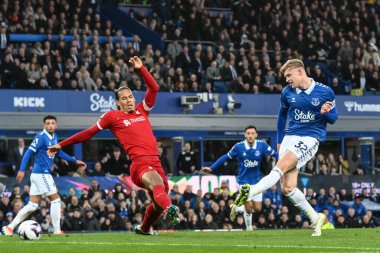 Everton 'dan Jarrad Branthwaite Premier Lig maçında Everton' a karşı Liverpool, Liverpool, İngiltere, Goodison Park 'ta 24 Nisan 202' de 1-0 berabere kaldı.