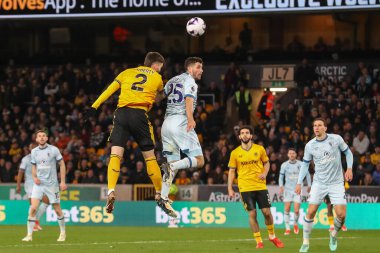 Wolverhampton Wanderers takımından Matt Doherty, İngiltere 'nin Wolverhampton, Wolverhampton, 24 Nisan 202' de oynanan Premier League maçında Wolverhampton Wanderers 'a karşı Bournemouth maçında şut çekti.