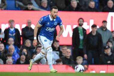 Everton 'dan Jack Harrison Premier Lig maçında topla birlikte 24 Nisan 202' de Goodison Park, Liverpool 'da Everton' a karşı Liverpool maçında.