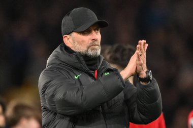 Liverpool 'dan Jrgen Klopp Manager, İngiltere' nin Liverpool kenti Goodison Park 'ta oynanan Premier League maçında taraftarları alkışlıyor.