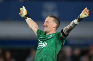 Everton 'dan Jordan Pickford, 24 Nisan 202' de İngiltere 'nin Liverpool kenti Goodison Park' ta oynanan Premier League maçında Everton 'a karşı Liverpool maçını 2-0 kazanmasını kutluyor.