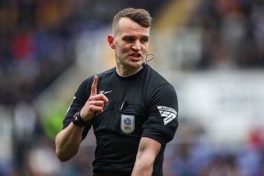 Hakem Ben Speedie, 27 Nisan 202 'de İngiltere' deki Seçkin Araba Kiralama Stadyumu 'nda oynanan Gökyüzü İddia Ligi 1 karşılaşmasında Blackpool' a karşı oynadı.