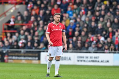 Wrexham 'dan Luke Young, Sky Bet Ligi 2 maçı sırasında Wrexham - Stockport County, SToK Cae Ras, Wrexham, Birleşik Krallık, 27 Nisan 202