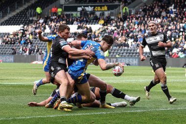 Leeds Rhinos takımından Riley Lumb, 28 Nisan 202 'de MKM Stadyumu' nda oynanan Betfred Süper Lig 9. raundunda ilk maçına 4-4 çıktı.