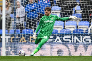 Blackpool 'dan Daniel Grimshaw, 27 Nisan 202' de Birleşik Krallık 'ta oynanan Seçilmiş Araba Kiralama Stadyumu' nda oynanan Gökyüzü İddia Ligi 1 karşılaşmasında sahadaki yerini aldı.