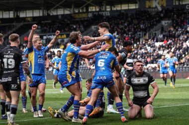 Leeds Rhinos takımından Riley Lumb, 28 Nisan 202 'de MKM Stadyumu' nda oynanan Betfred Süper Lig 9. raundunda ilk maçına 4-4 çıktı.