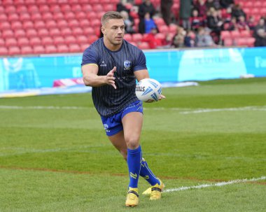 Warrington Wolves takımından Matty Russell, 27 Nisan 202 'de Salford Community Stadyumu' nda oynanan Salford Red Devils vs Warrington Wolves maçından önce ısınıyor.
