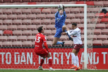 Barnsley 'den Liam Roberts 27 Nisan 202' de Oakwell, Barnsley, Birleşik Krallık 'ta oynanan Sky Bet 1 karşılaşmasında bir kurtarış yaptı.