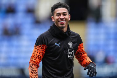 Blackpool 'dan Jordan Lawrence-Gabriel, 27 Nisan 202' de oynanan Sky Bet Lig 1 karşılaşmasında Blackpool 'a karşı Select Car Leasing Stadyumu' nda oynanan karşılaşma öncesi ısınma sırasında