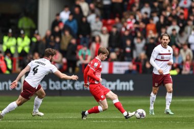 Barnsley takımından Luca Connell 27 Nisan 202 'de Oakwell, Barnsley, İngiltere' de oynanan Sky Bet 1 maçında Northampton Town 'a karşı.