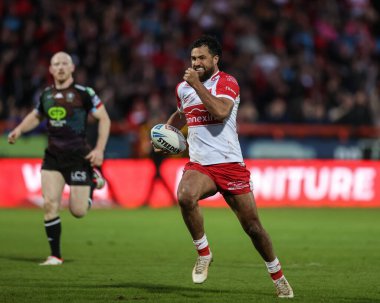 Hull KR 'dan Peta Hiku 30 yardada tek başına koşuyor. Betfred Süper Lig 9. Raundda Hull KR, Wigan Warriors' a karşı Sewell Group Craven Park, Kingston upon Hull, Birleşik Krallık, 26 Nisan 202 'de oynanan karşılaşmada 16-0 yenmeye çalışıyor.