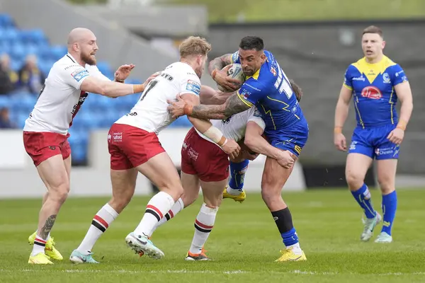 Paul Vaughan Warrington Wolves Runs Salford Red Devils Defence Betfred — Stock Photo, Image