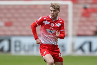 Barnsley takımından Luca Connell 27 Nisan 202 'de Oakwell, Barnsley' de Barnsley 'e karşı Northampton Town maçında