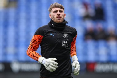 Blackpool 'dan Daniel Grimshaw, 27 Nisan 202' de İngiltere 'de oynanan ve Blackpool' a karşı oynanan Gökyüzü İddia Ligi 1 karşılaşması öncesinde oynanan maç öncesi ısınma maçında