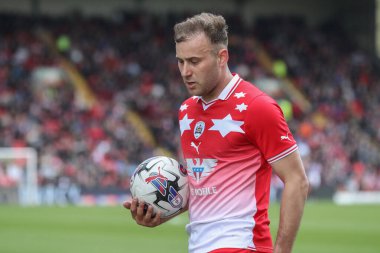 Barnsley 'den Herbie Kane 27 Nisan 202' de Oakwell, Barnsley, İngiltere 'de oynanan Sky Bet 1 karşılaşmasında köşeyi almaya hazırlanıyor.
