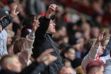 Barnsley taraftarları 27 Nisan 202 'de Oakwell, Barnsley, İngiltere' de oynanan Sky Bet 1 karşılaşmasında Barnsley Northampton Town 'a karşı.