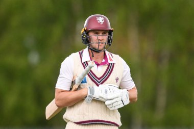 Somerset 'ten Tom Lammonby, Worcestershire' dan Joe Leach 'in attığı kaleyi kaybettikten sonra Worcestershire' dan Jason Holder 'ı 1.