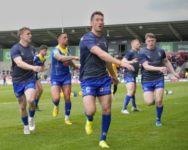 Warrington Wolves 'tan Stefan Ratchford, 27 Nisan 202' de Salford Community Stadyumu 'nda oynanan 9. Betfred Süper Lig karşılaşmasından önce ısınıyor.