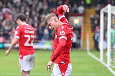 Wrexham 'dan Andy Cannon, 27 Nisan 202 tarihinde SToK Cae Ras, Wrexham, Birleşik Krallık' ta oynanan Sky Bet 2 maçında Wrexham 'a karşı oynadığı maçı 2-1 kazanma golünü kutluyor.