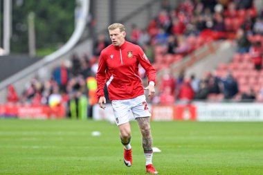 Wrexham 'dan James McClean, 27 Nisan 202 tarihinde İngiltere' nin Wrexham kentinde oynanan Wrexham-Stockport maçında maçtan önce ısınıyor.