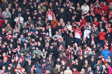 Barnsley taraftarları Barnsley 'li Herbie Kane' in 27 Nisan 202 'de Oakwell, Barnsley, İngiltere' de oynanan Sky Bet 1 maçında 1-0 'lık galibiyet golünü kutluyorlar.