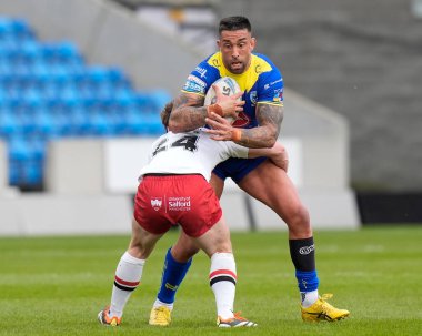Warrington Wolves takımından Paul Vaughan, Salford Red Devils 'in 27 Nisan 202' de Salford Community Stadyumu 'nda oynanan 9. Salford Red Devils vs Warrington Wolves karşılaşmasında Salford Red Devils' i savundu.