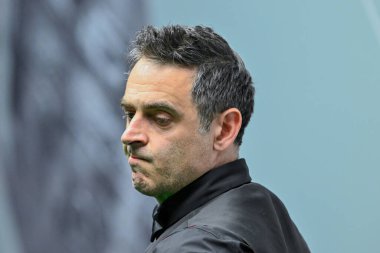 Ronnie O 'Sullivan, 28 Nisan 202' de Crucible Theatre, Sheffield, İngiltere 'de düzenlenen Cazoo Dünya Şampiyonası' nda tepki gösterdi.