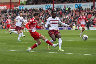 Barnsley 'den Corey O' Keeffe, 27 Nisan 202 'de Oakwell, Barnsley, İngiltere' de oynanan Sky Bet 1 maçında topu geçti.