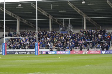 Warrington Wolves taraftarları 27 Nisan 202 'de Salford Community Stadyumu' nda oynanan 9. Betfred Süper Lig karşılaşmasından önce Salford Red Devils vs Warrington Wolves maçını izliyor.
